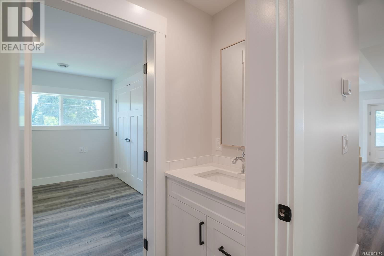 5843 STRATHCONA STREET Image 43