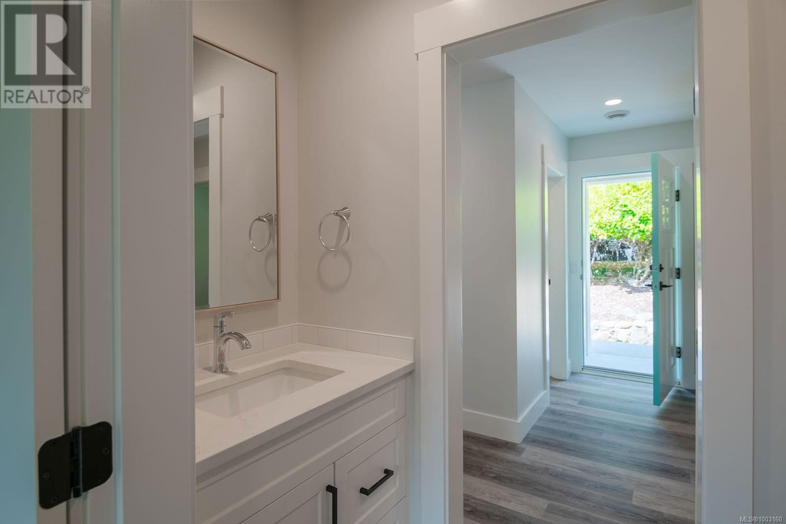 5843 STRATHCONA STREET Image 44