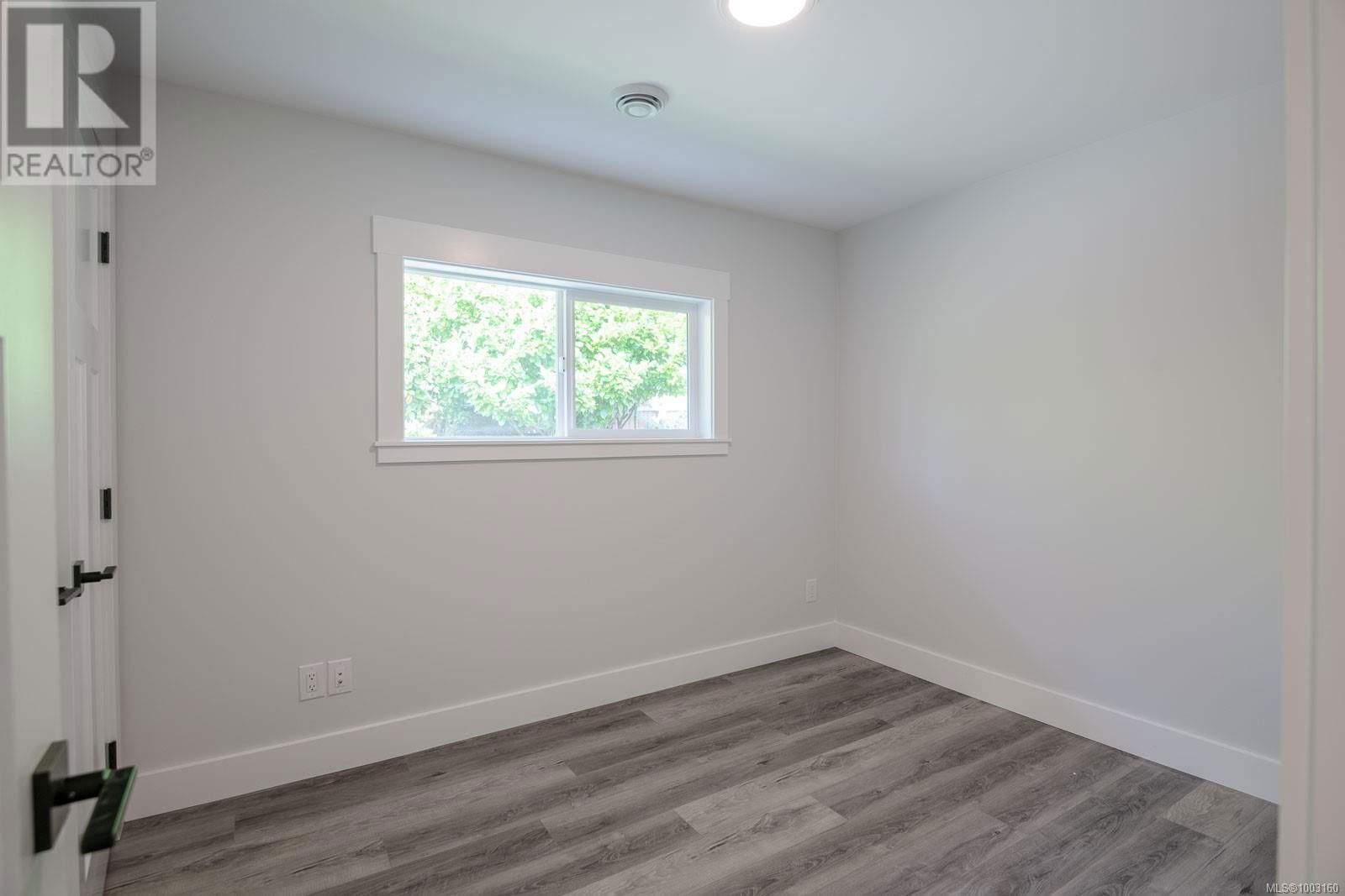 5843 STRATHCONA STREET Image 45
