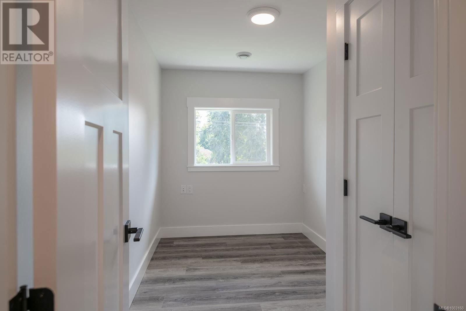 5843 STRATHCONA STREET Image 46