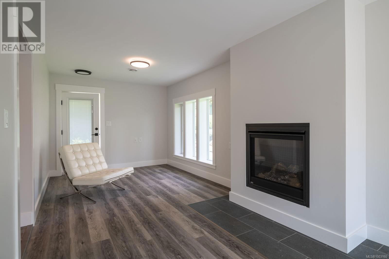 5843 STRATHCONA STREET Image 47
