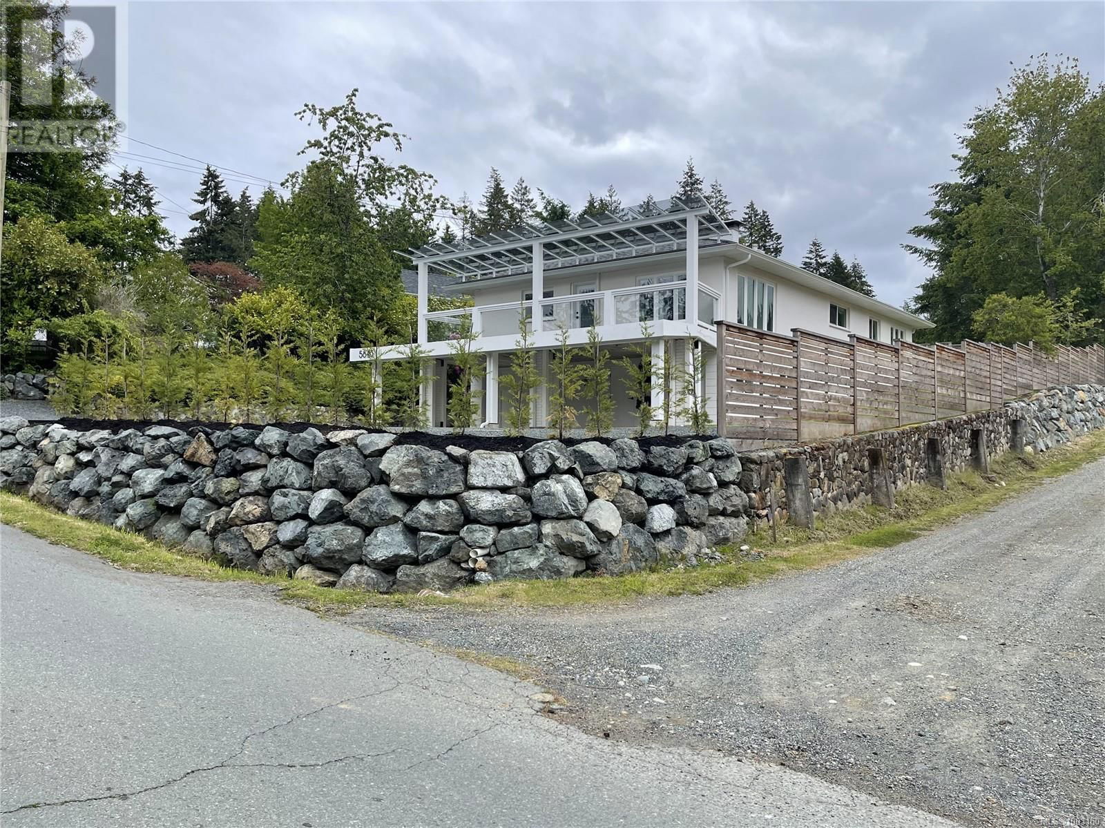 5843 STRATHCONA STREET Image 56