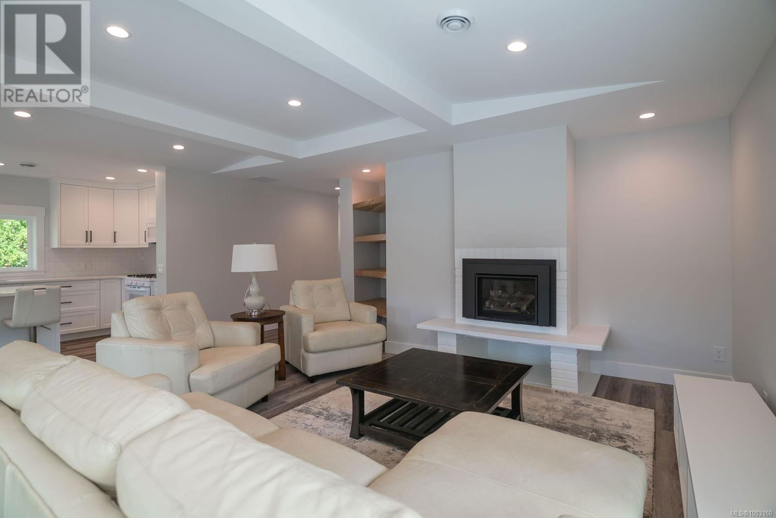 5843 STRATHCONA STREET Image 6