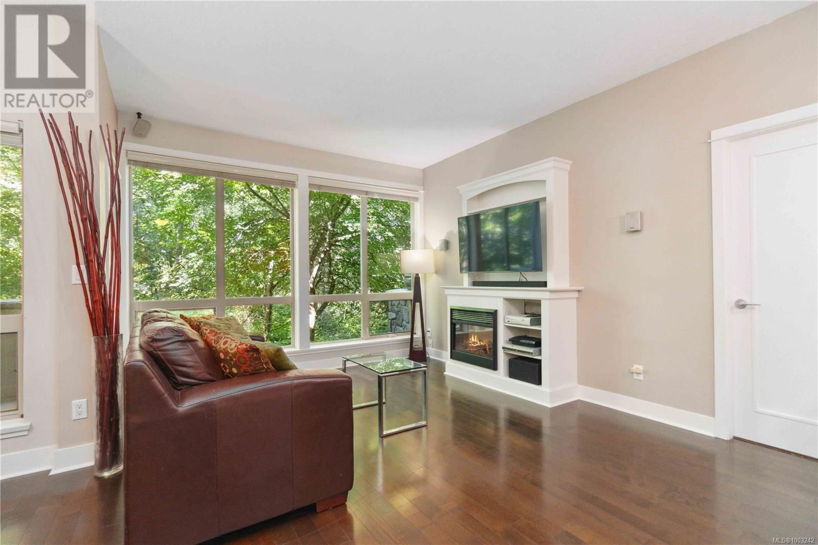 106 - 635 BROOKSIDE ROAD Image 12