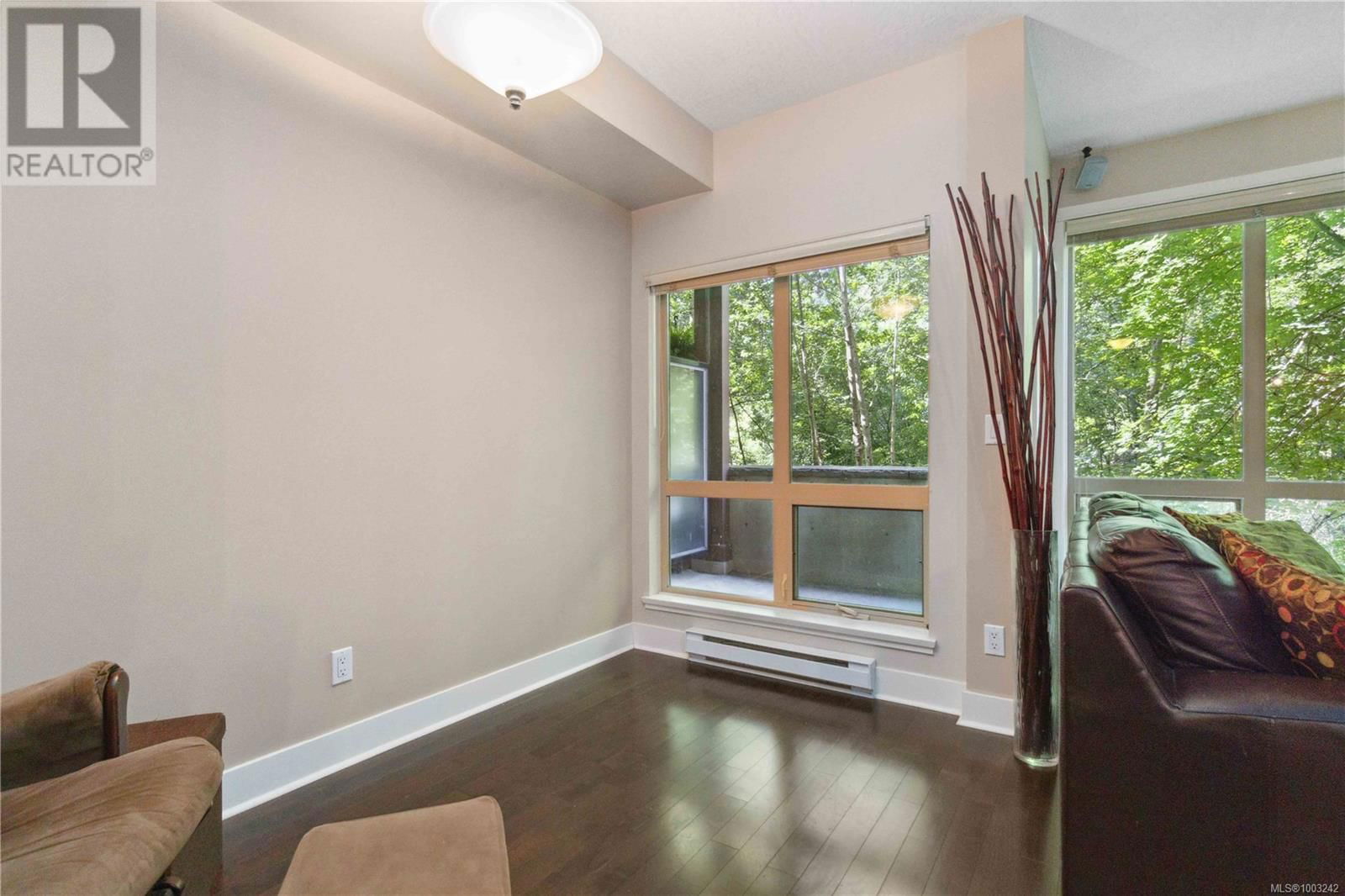 106 - 635 BROOKSIDE ROAD Image 14