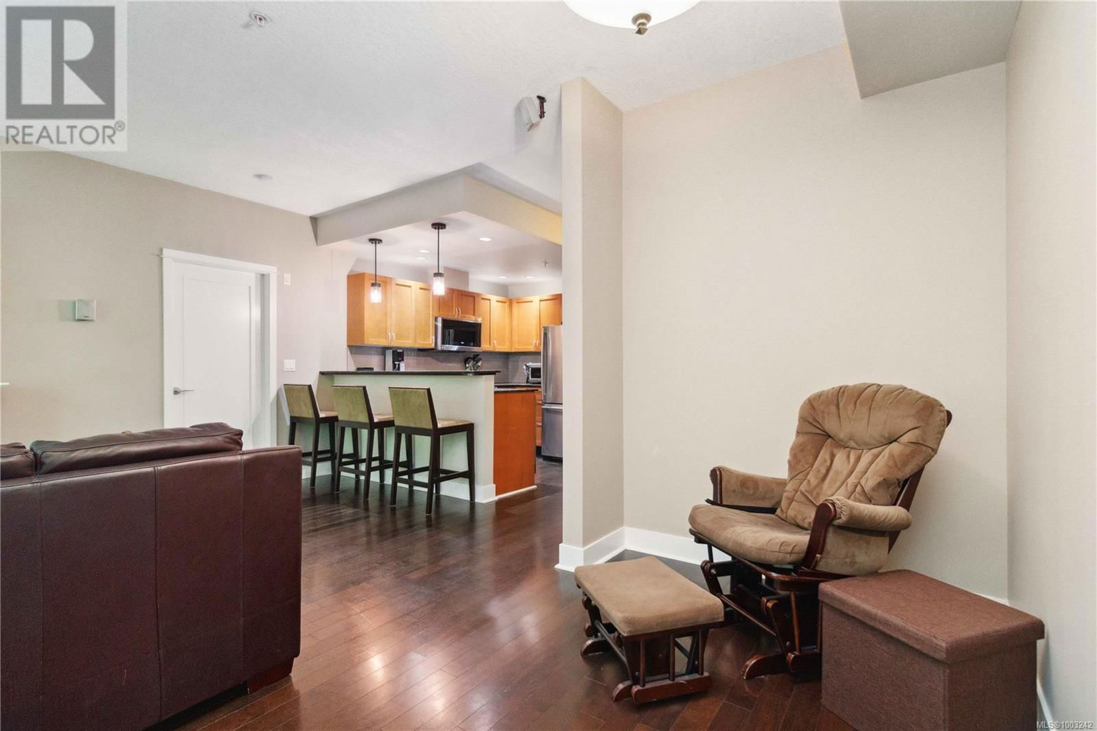 106 - 635 BROOKSIDE ROAD Image 15