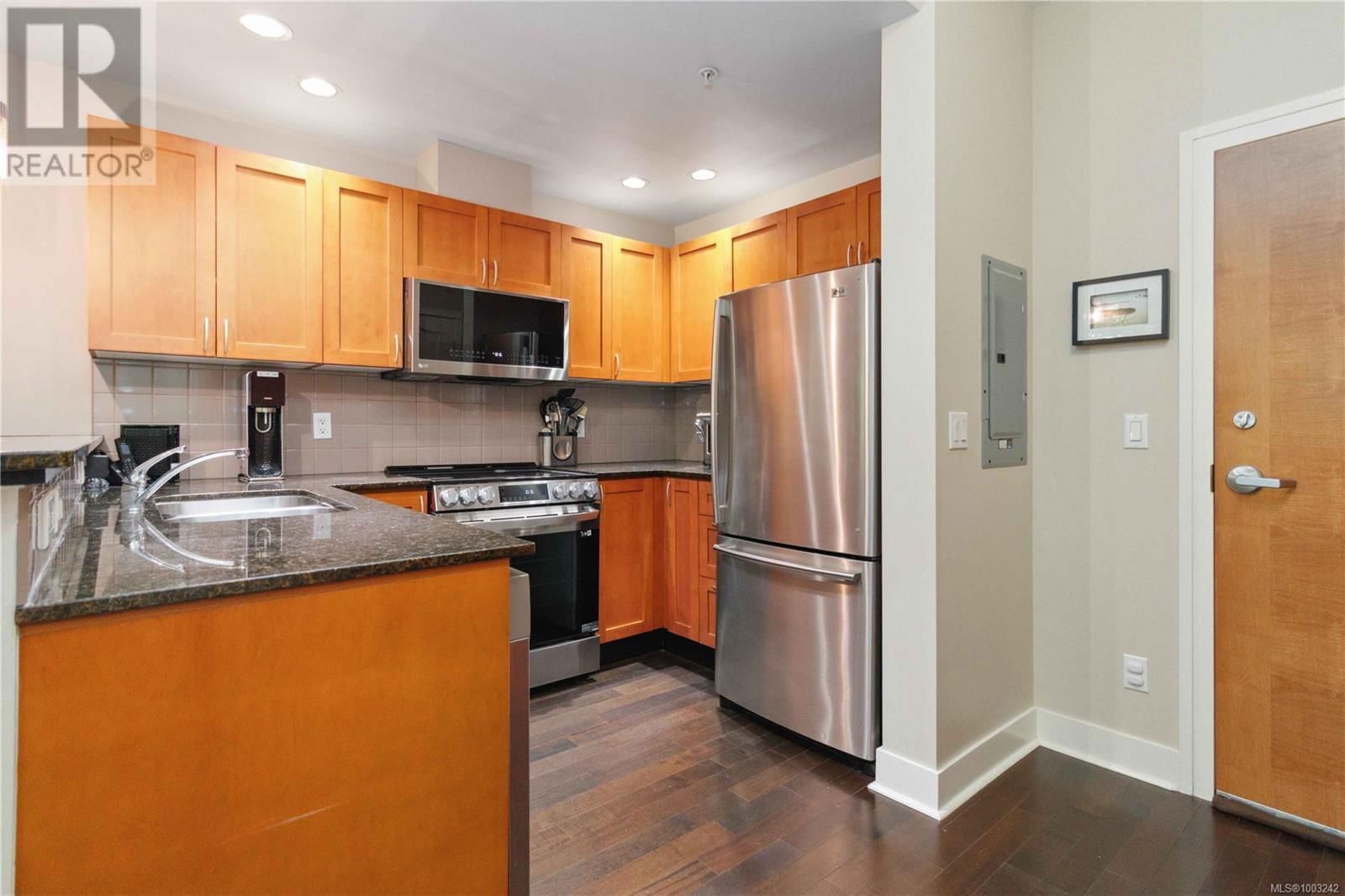 106 - 635 BROOKSIDE ROAD Image 3