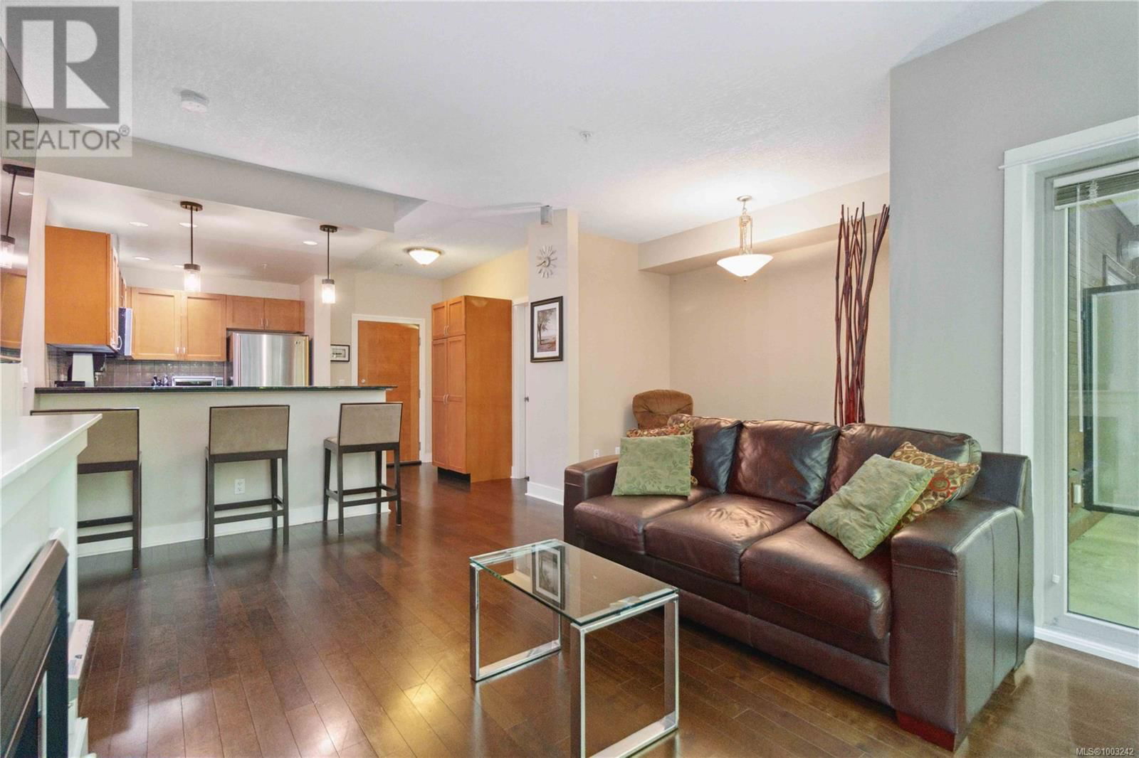 106 - 635 BROOKSIDE ROAD Image 9