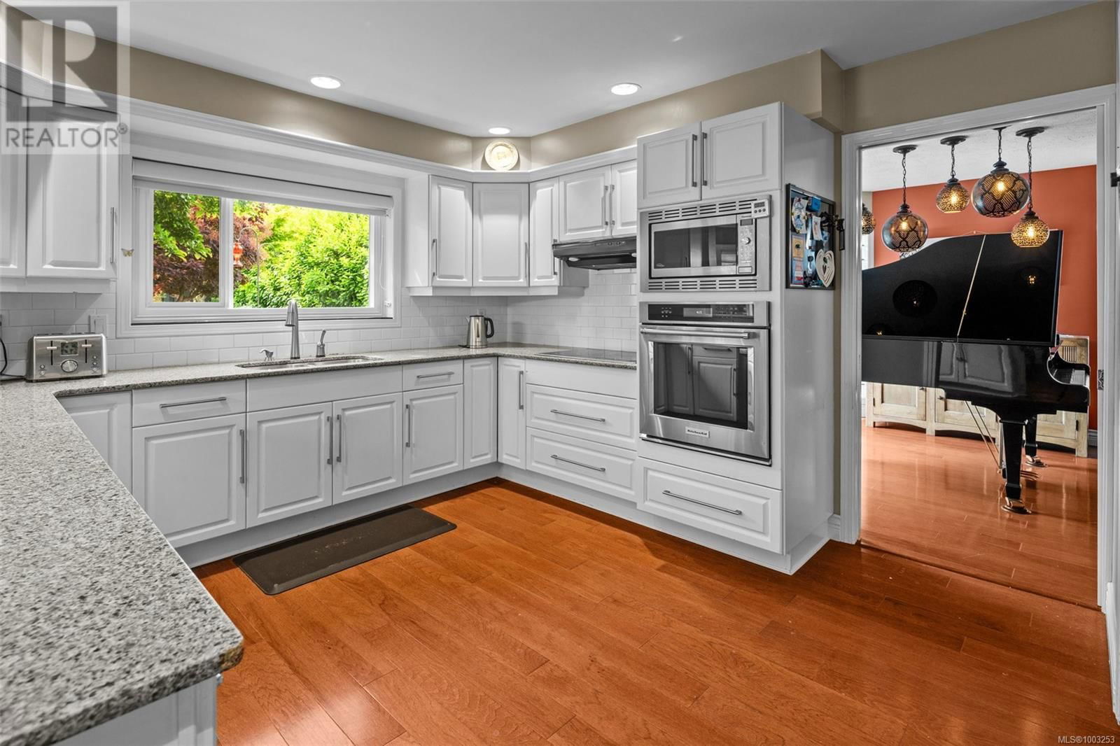2013 FERNDALE ROAD Image 24