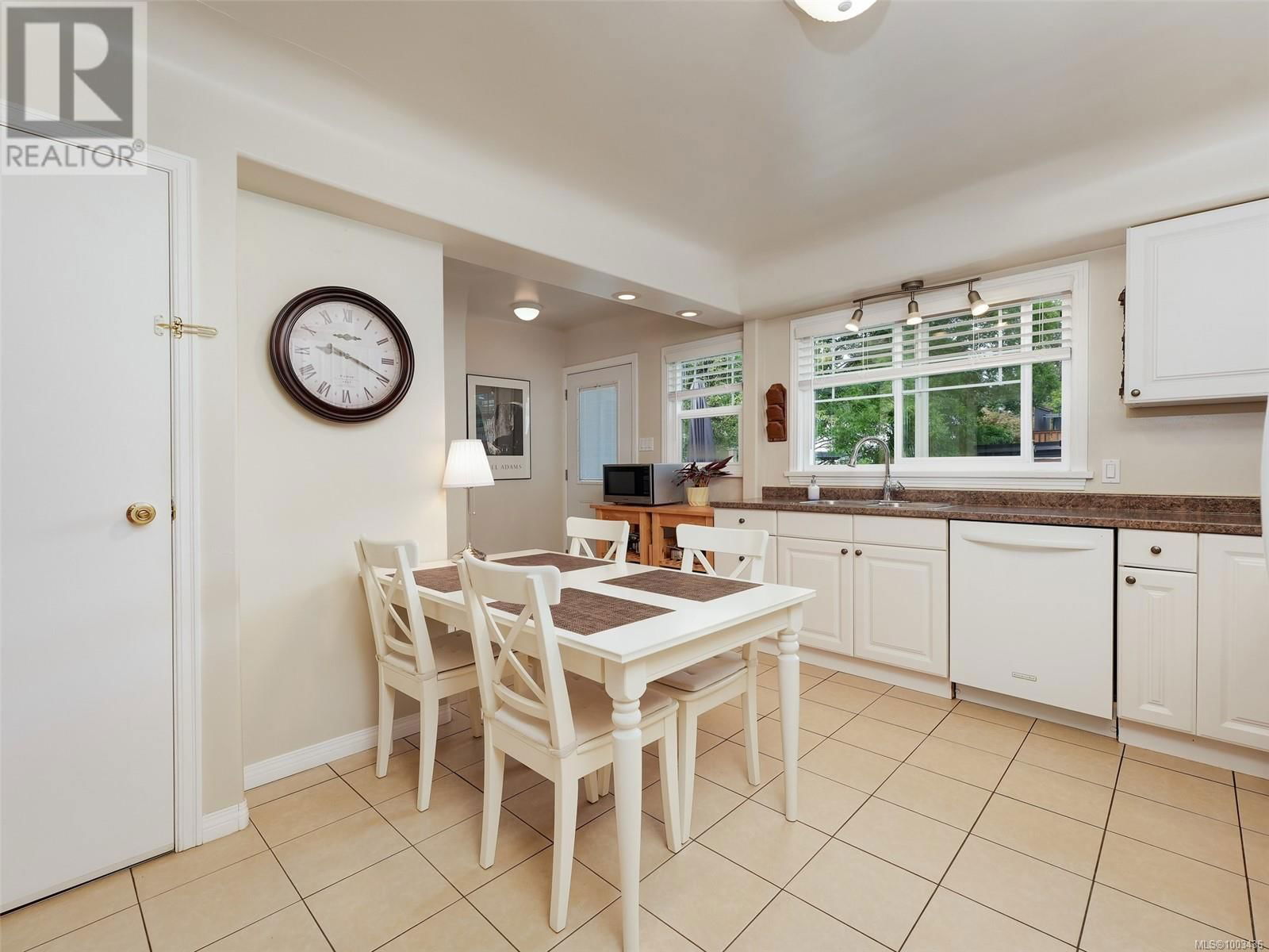 1575 MCRAE AVENUE Image 12