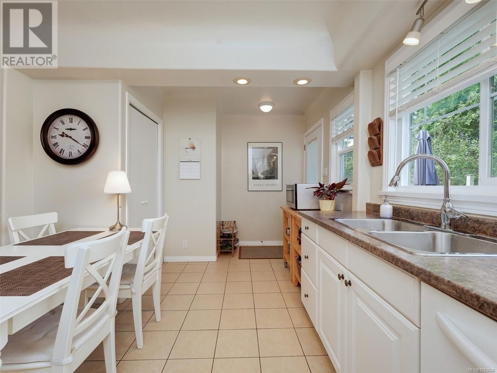 1575 MCRAE AVENUE Image 13