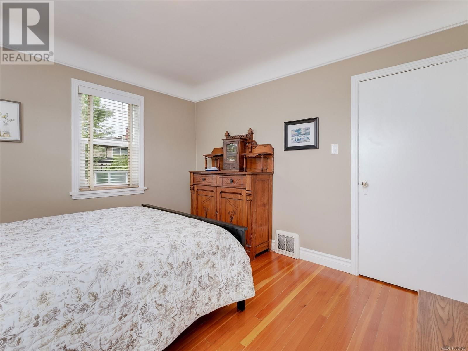 1575 MCRAE AVENUE Image 21