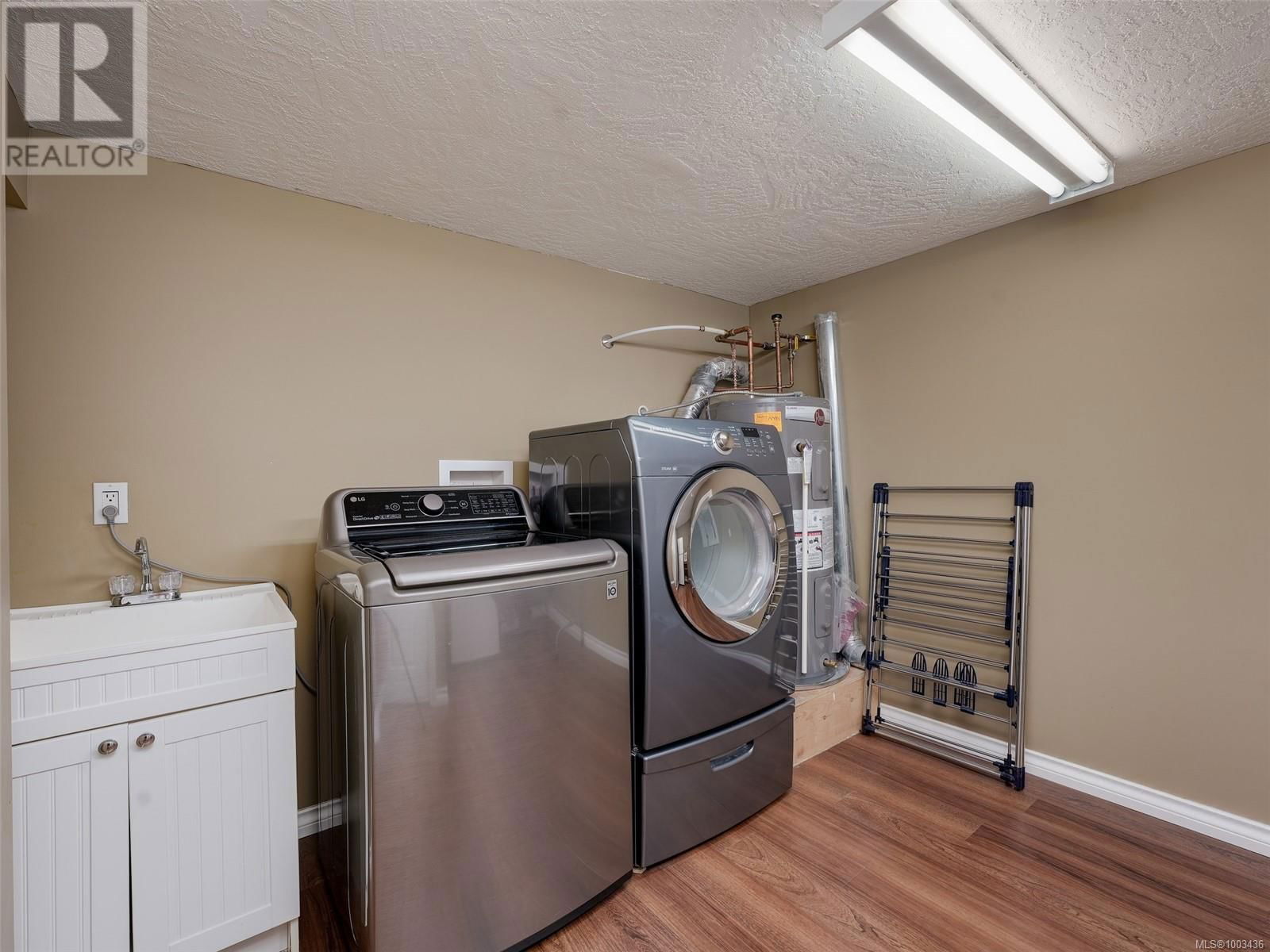 1575 MCRAE AVENUE Image 32