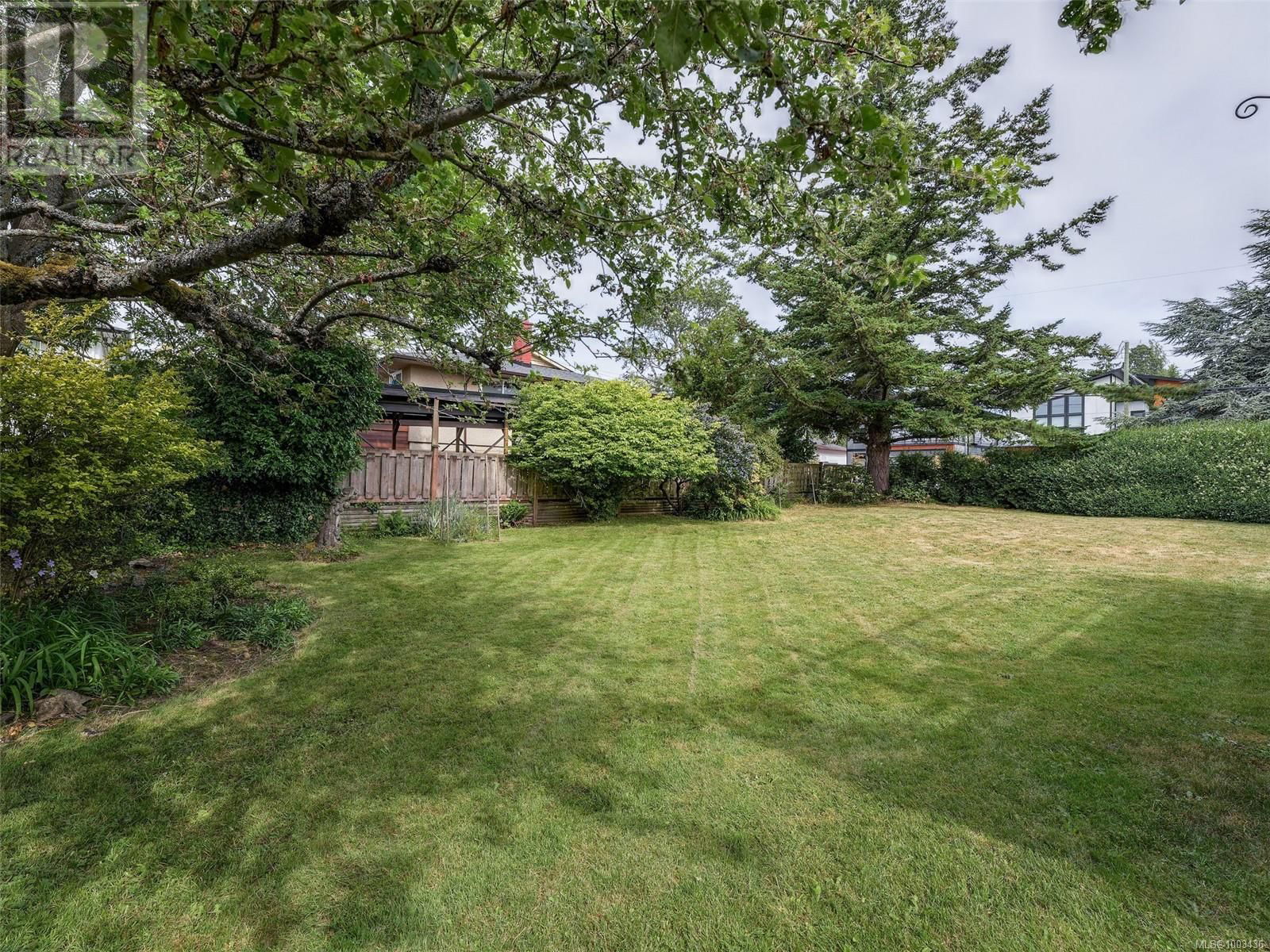 1575 MCRAE AVENUE Image 36