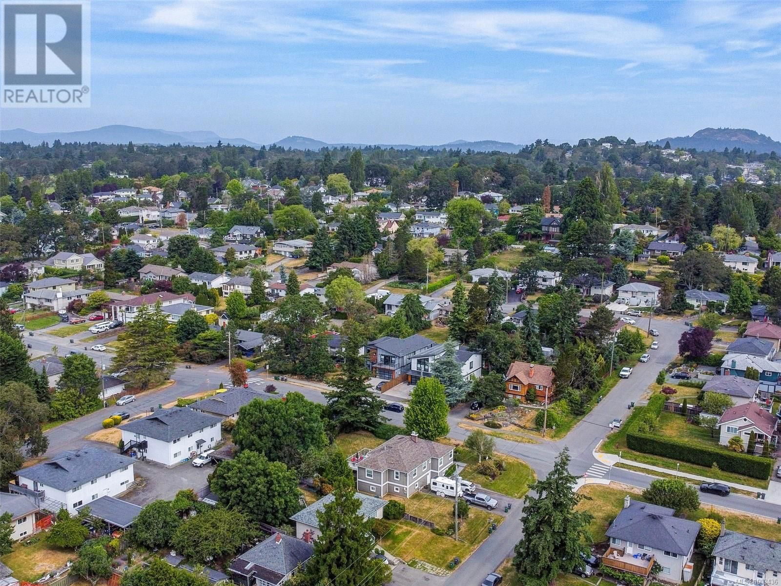 1575 MCRAE AVENUE Image 39