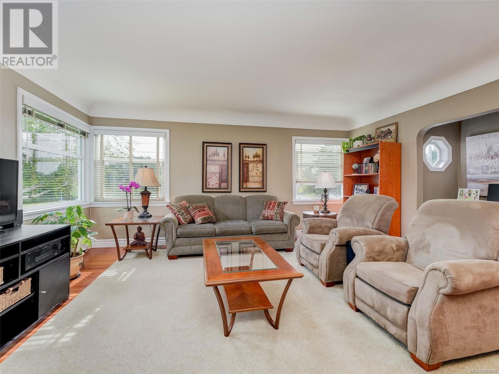 1575 MCRAE AVENUE Image 8
