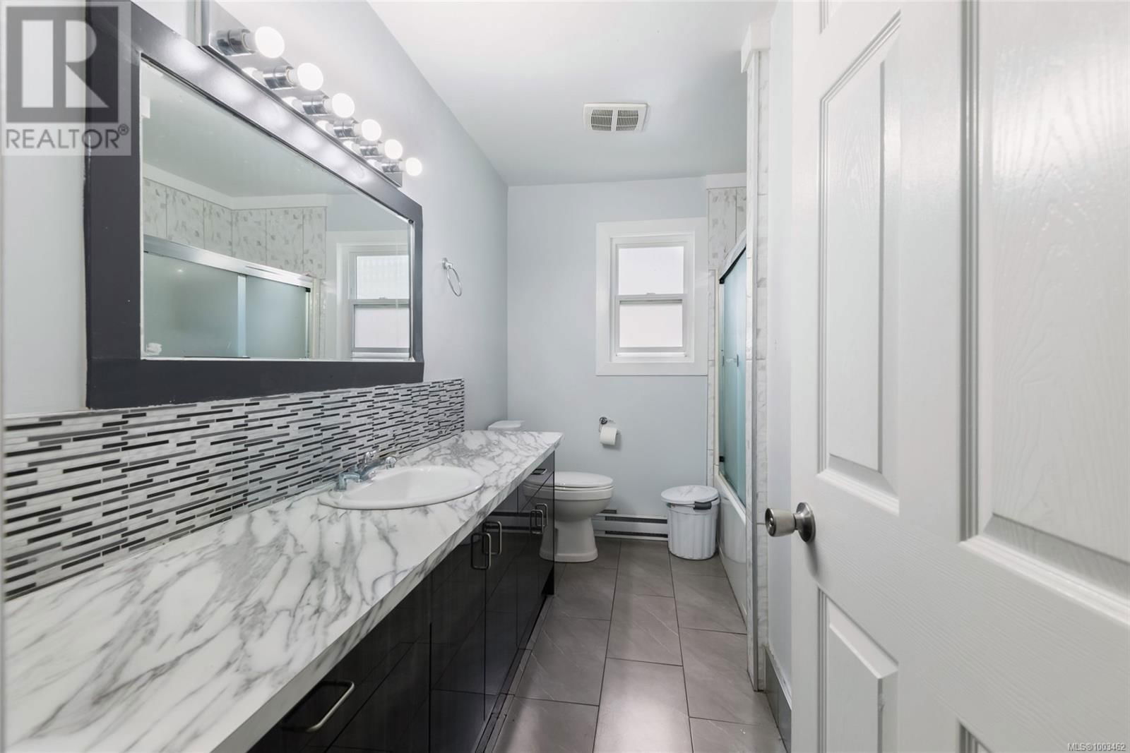 3528 7TH AVENUE Image 6