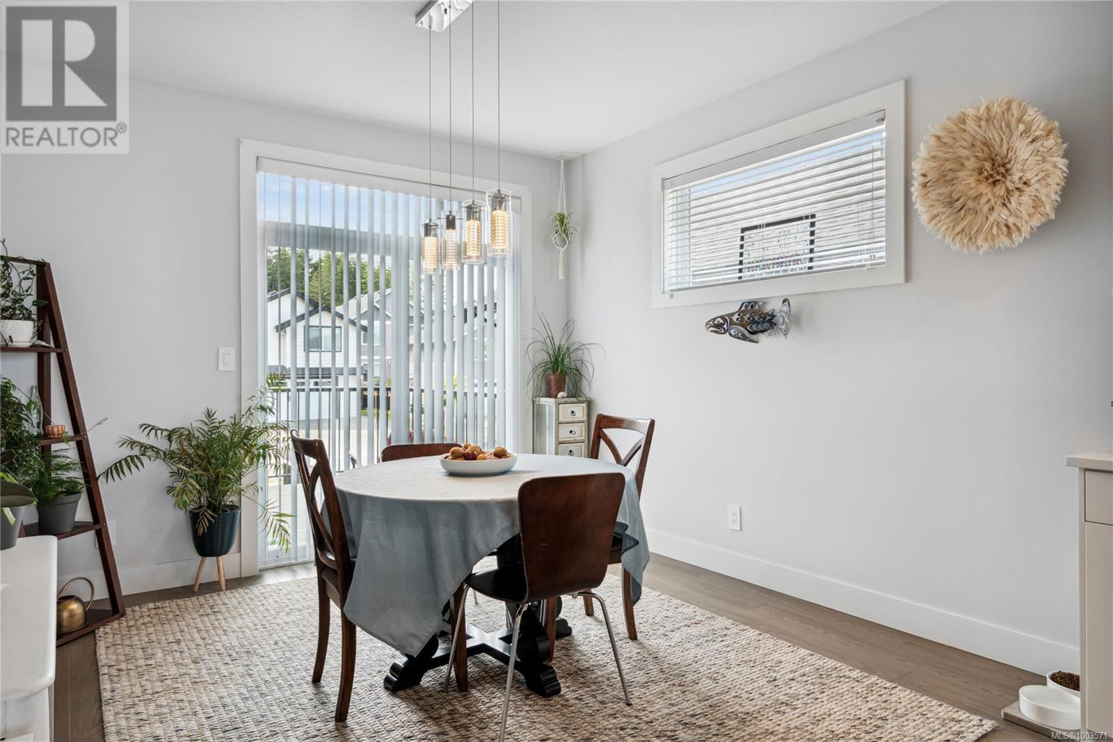 925 HOWARD AVENUE Image 12