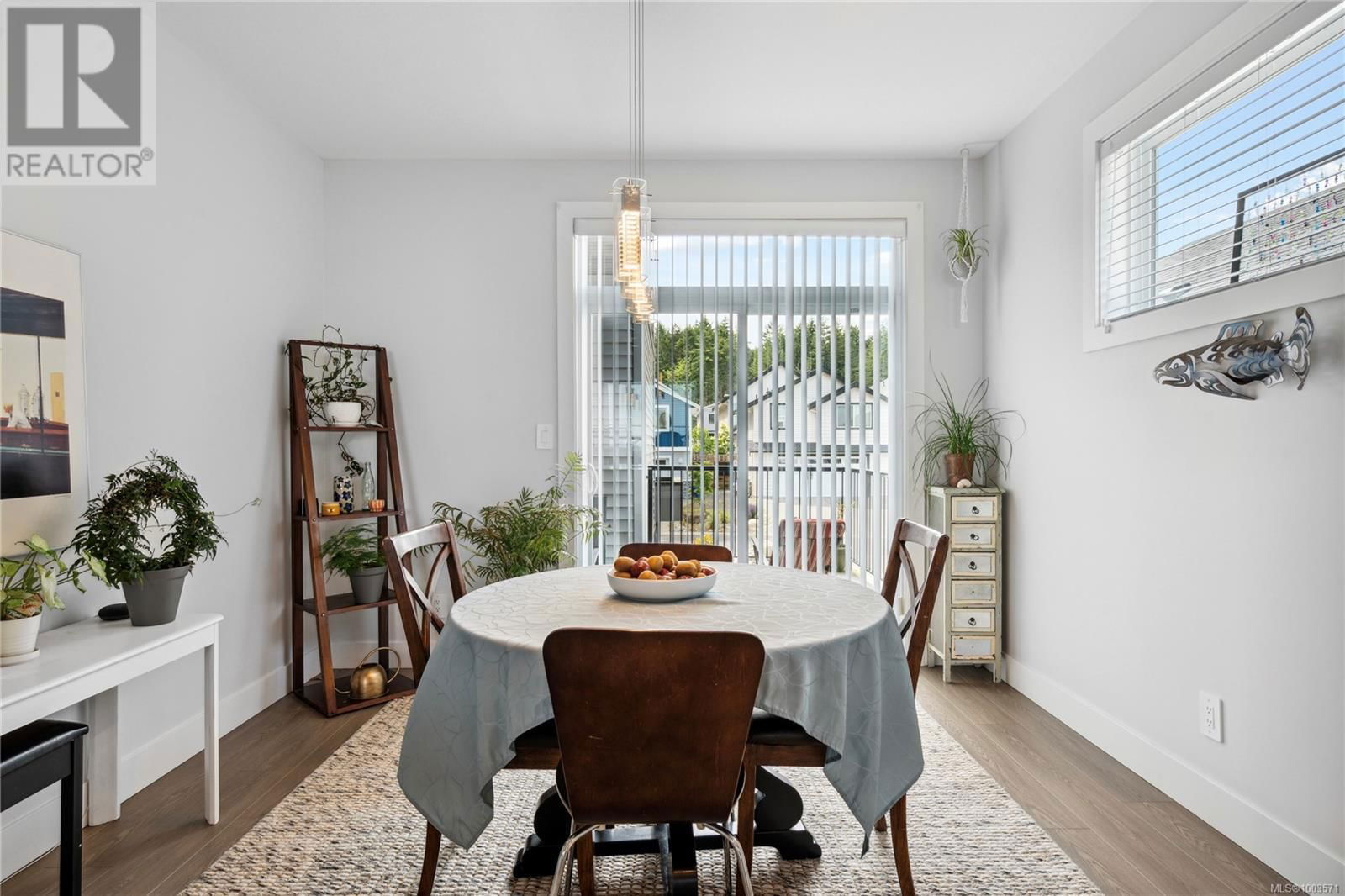 925 HOWARD AVENUE Image 13