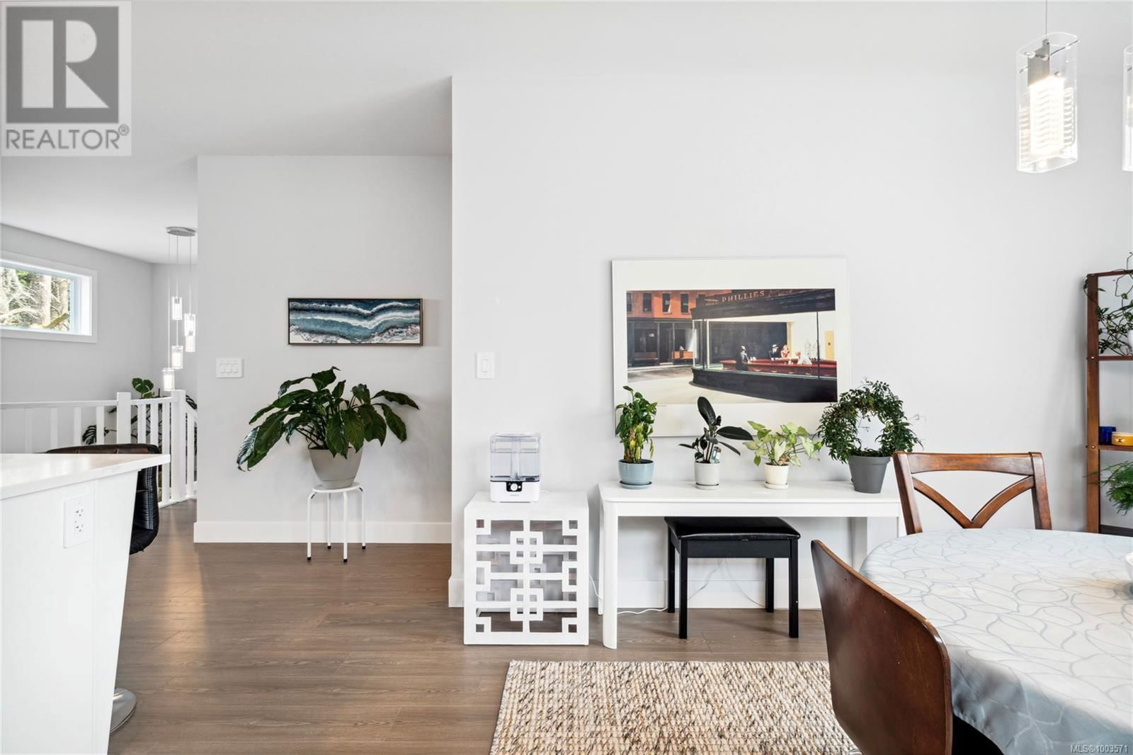 925 HOWARD AVENUE Image 15
