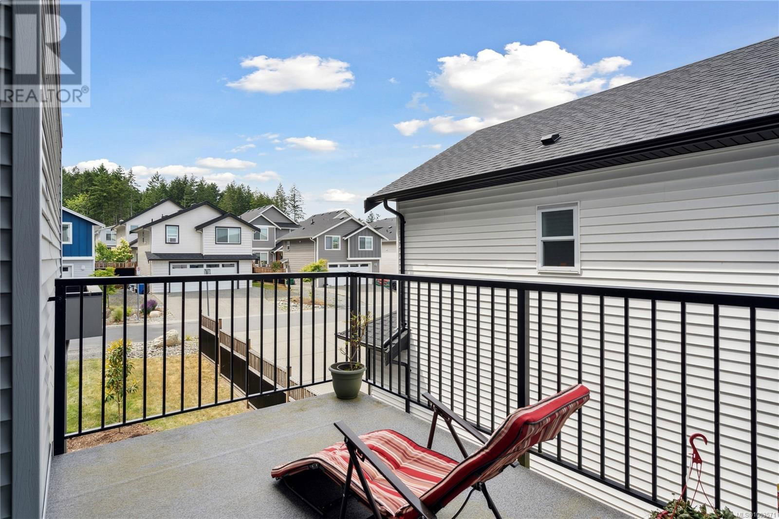 925 HOWARD AVENUE Image 18