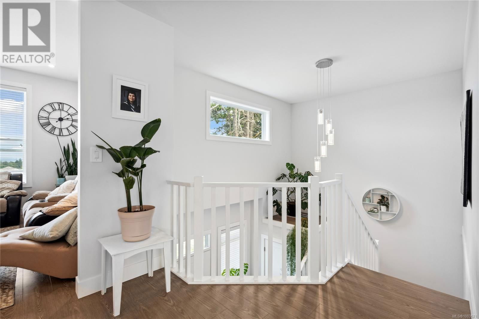 925 HOWARD AVENUE Image 21