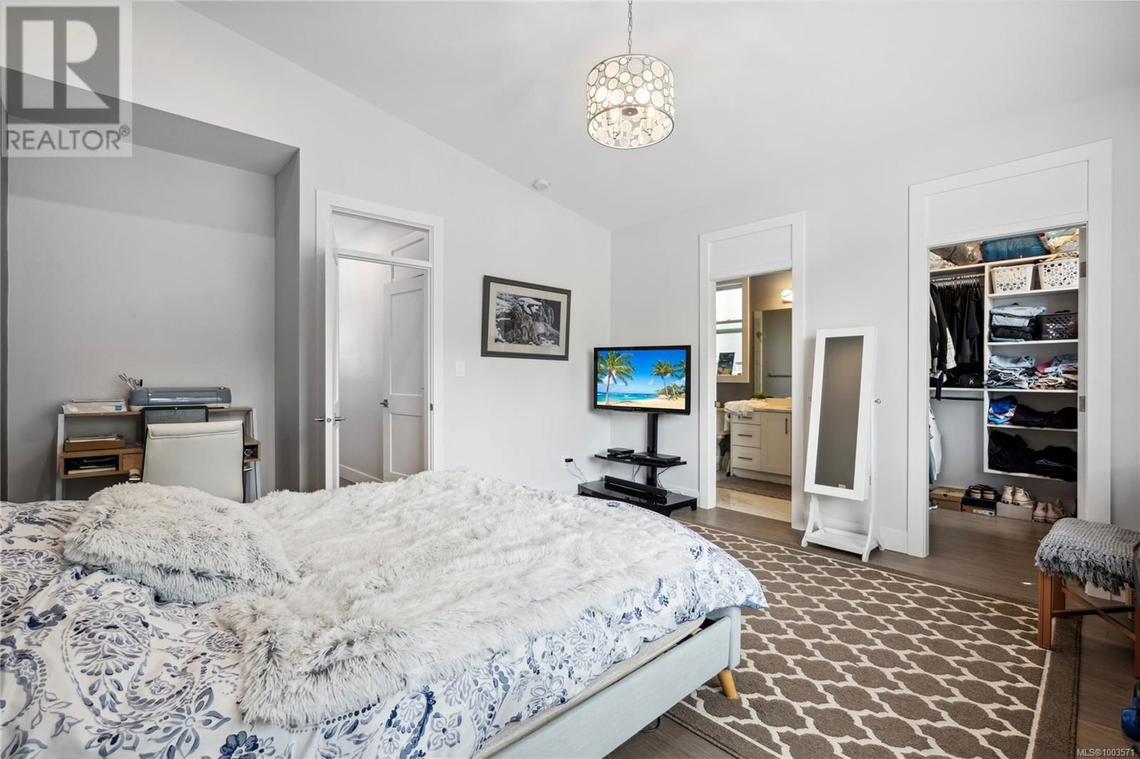 925 HOWARD AVENUE Image 23