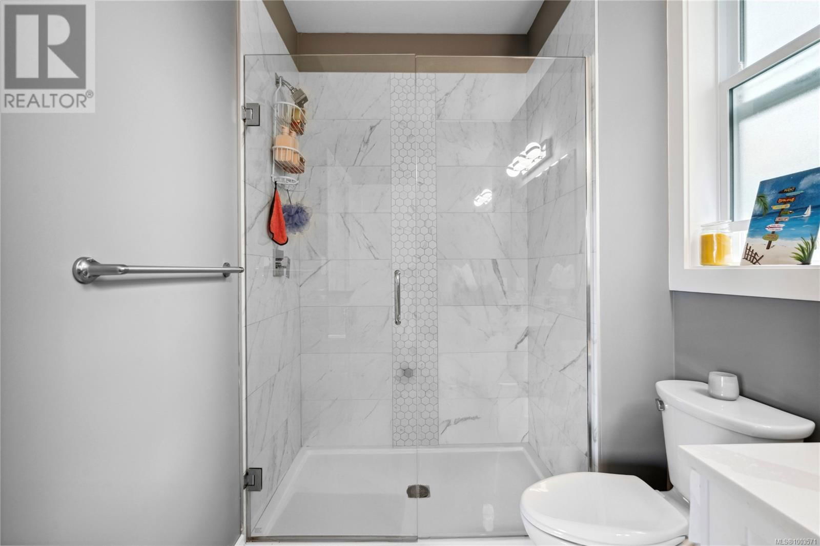 925 HOWARD AVENUE Image 27