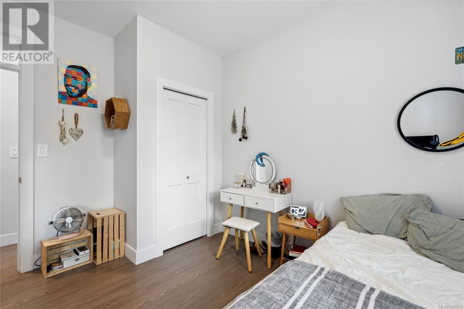 925 HOWARD AVENUE Image 30
