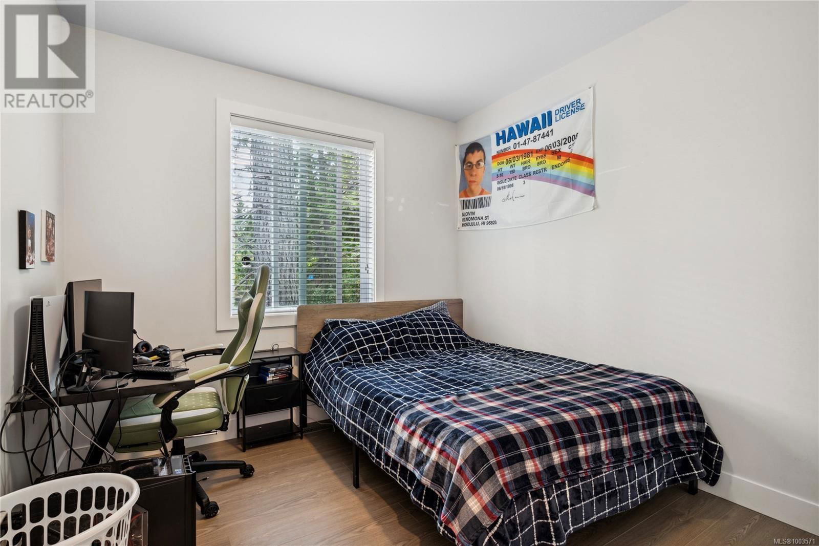 925 HOWARD AVENUE Image 31