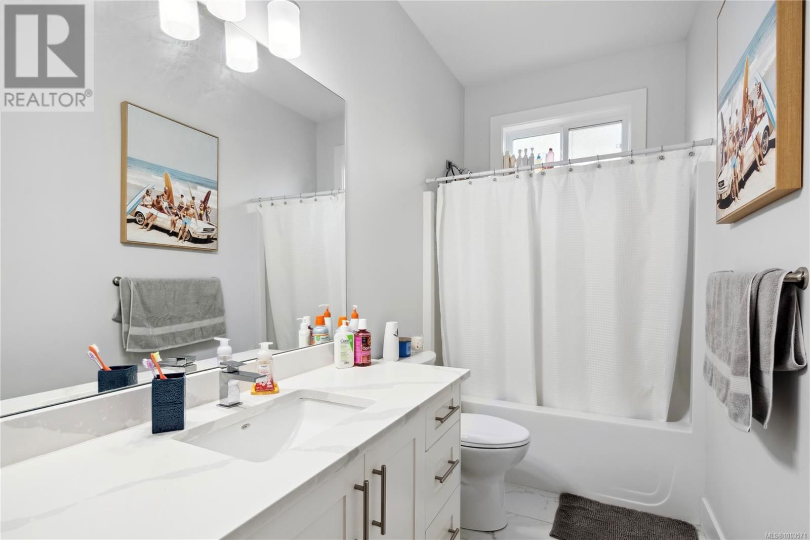 925 HOWARD AVENUE Image 32