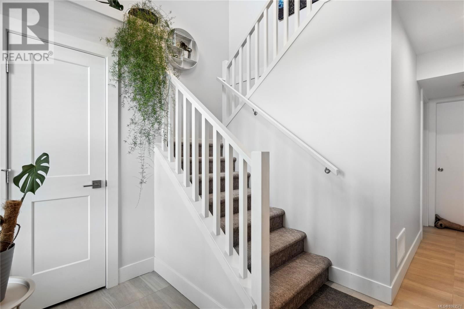925 HOWARD AVENUE Image 34