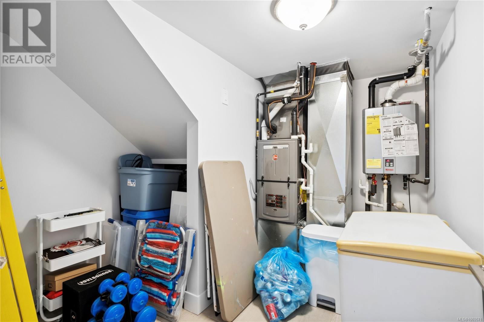 925 HOWARD AVENUE Image 36