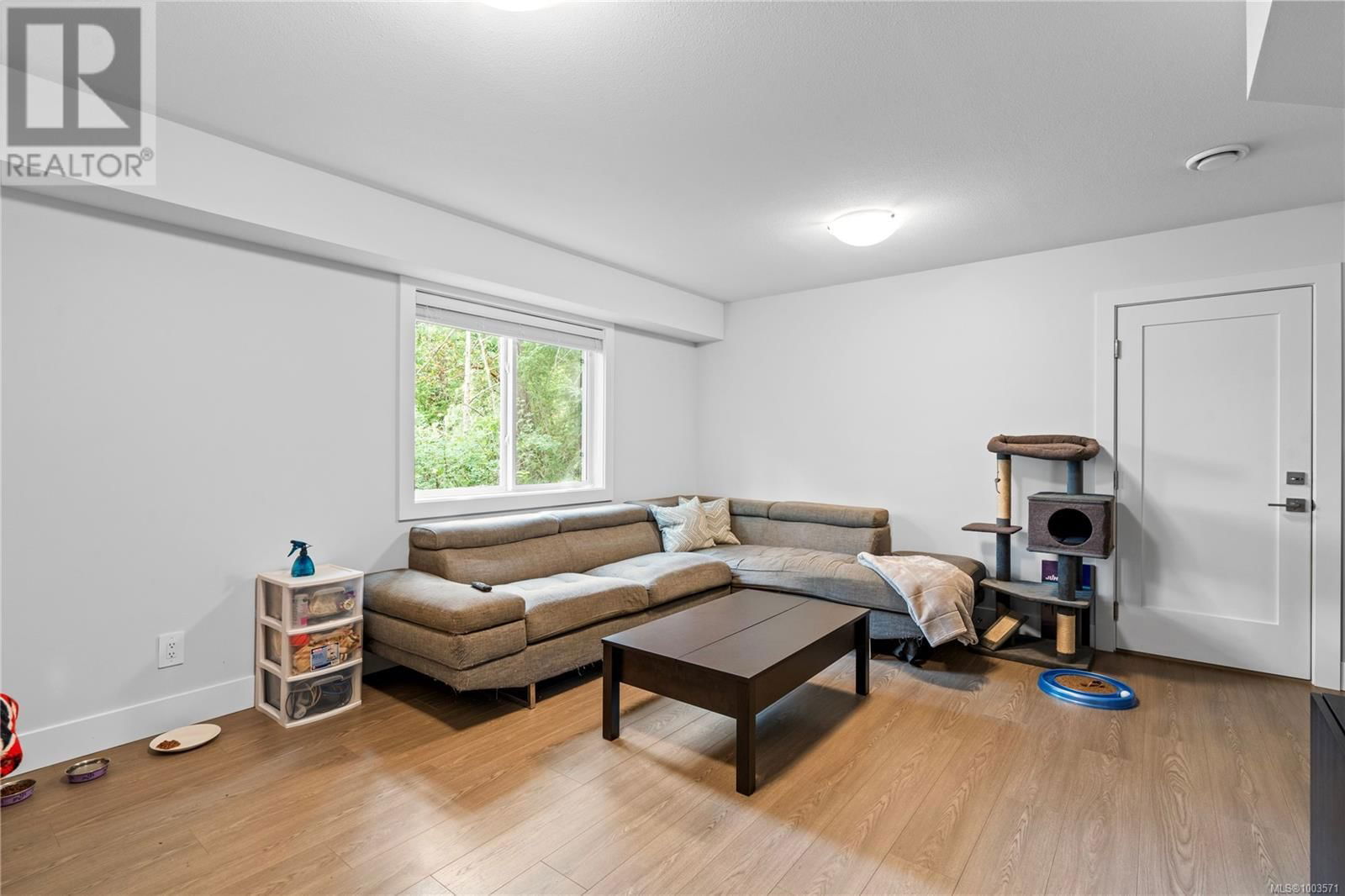 925 HOWARD AVENUE Image 37