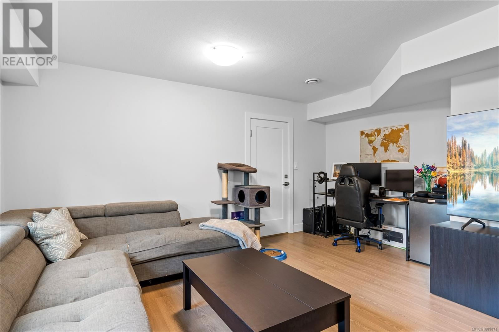 925 HOWARD AVENUE Image 38