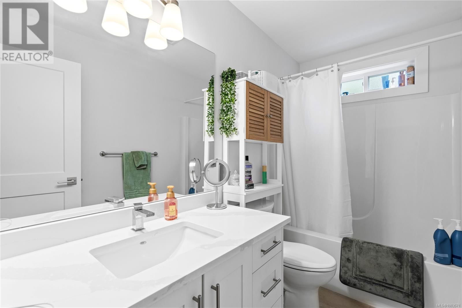 925 HOWARD AVENUE Image 39