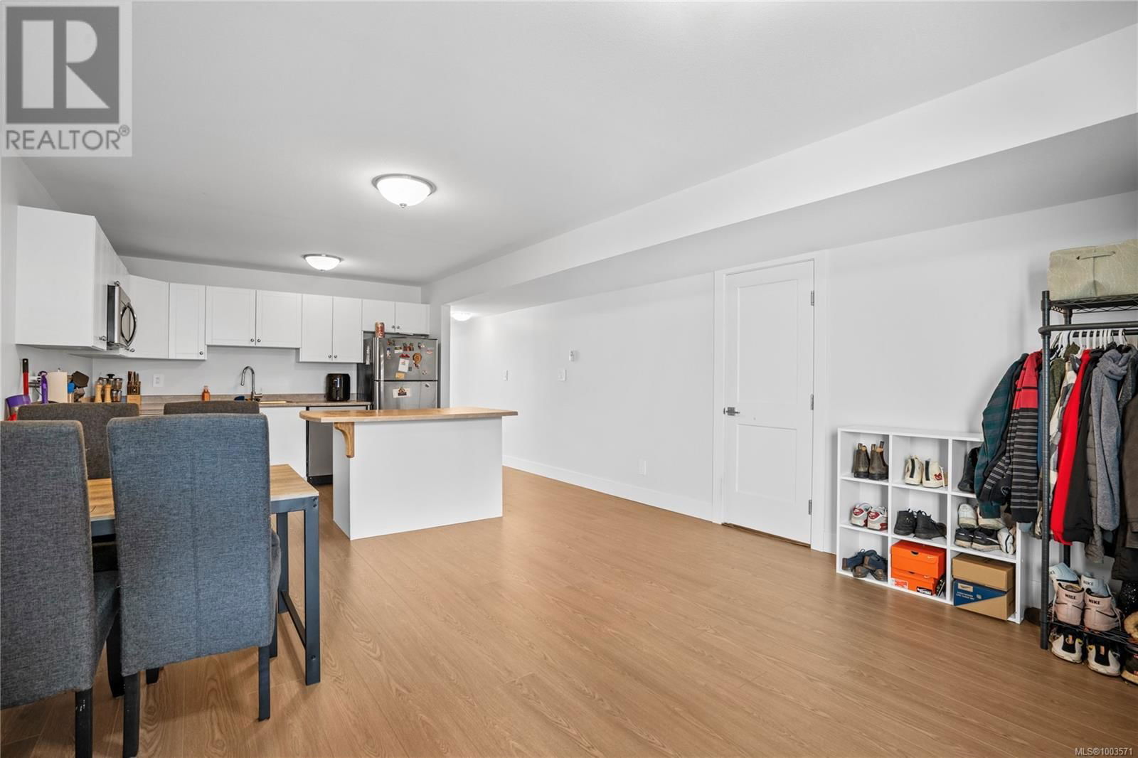 925 HOWARD AVENUE Image 40