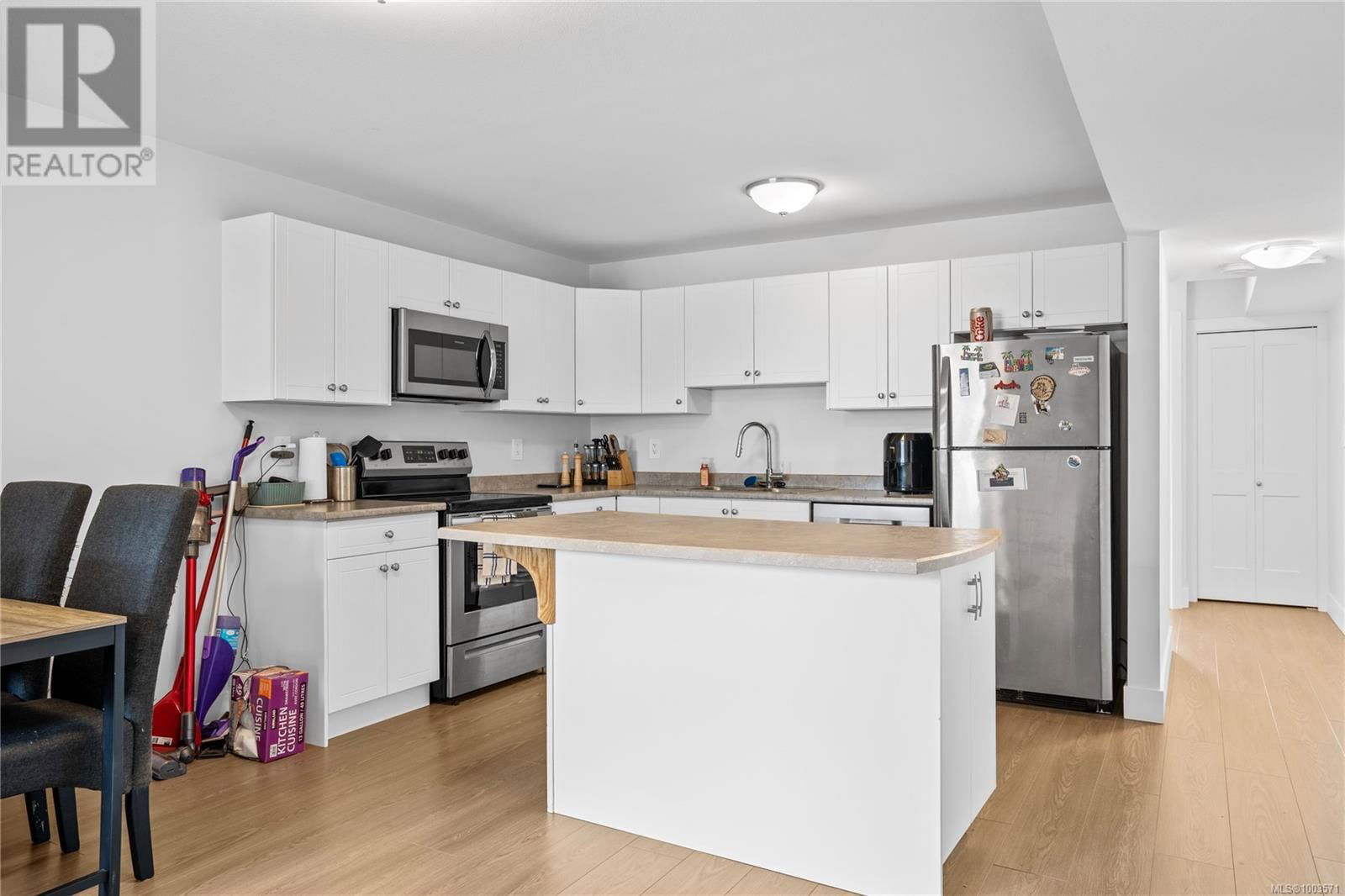 925 HOWARD AVENUE Image 42