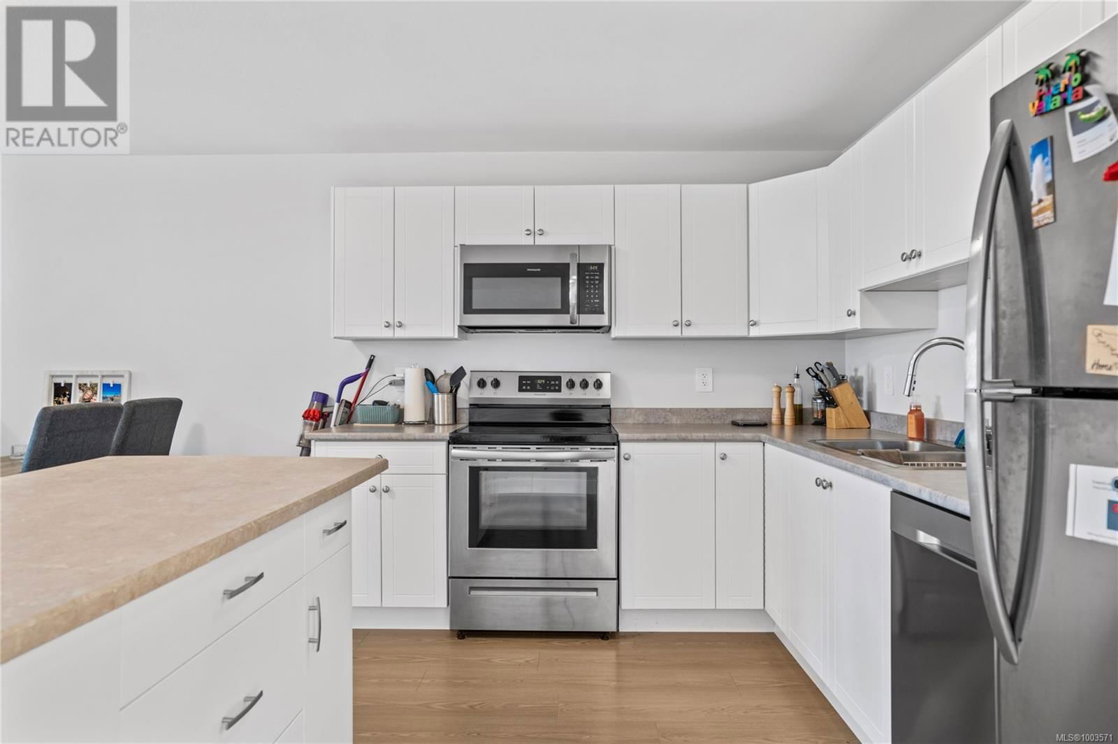 925 HOWARD AVENUE Image 43