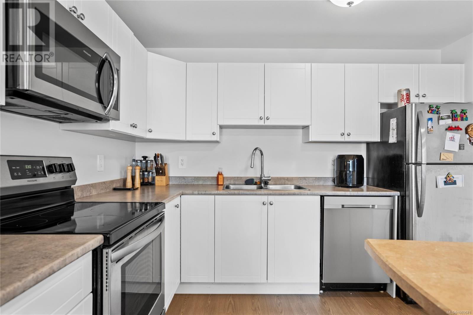 925 HOWARD AVENUE Image 44