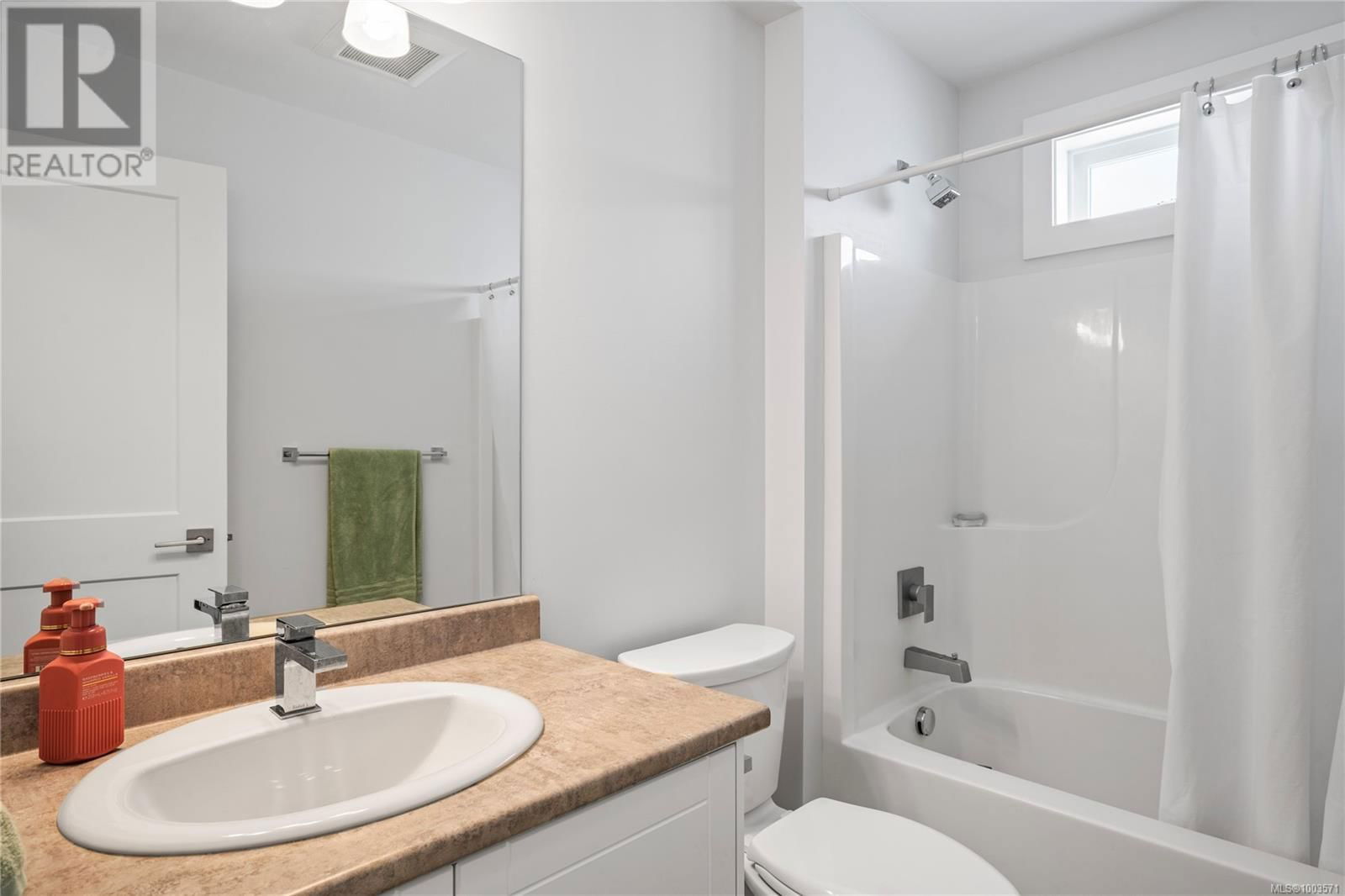 925 HOWARD AVENUE Image 49