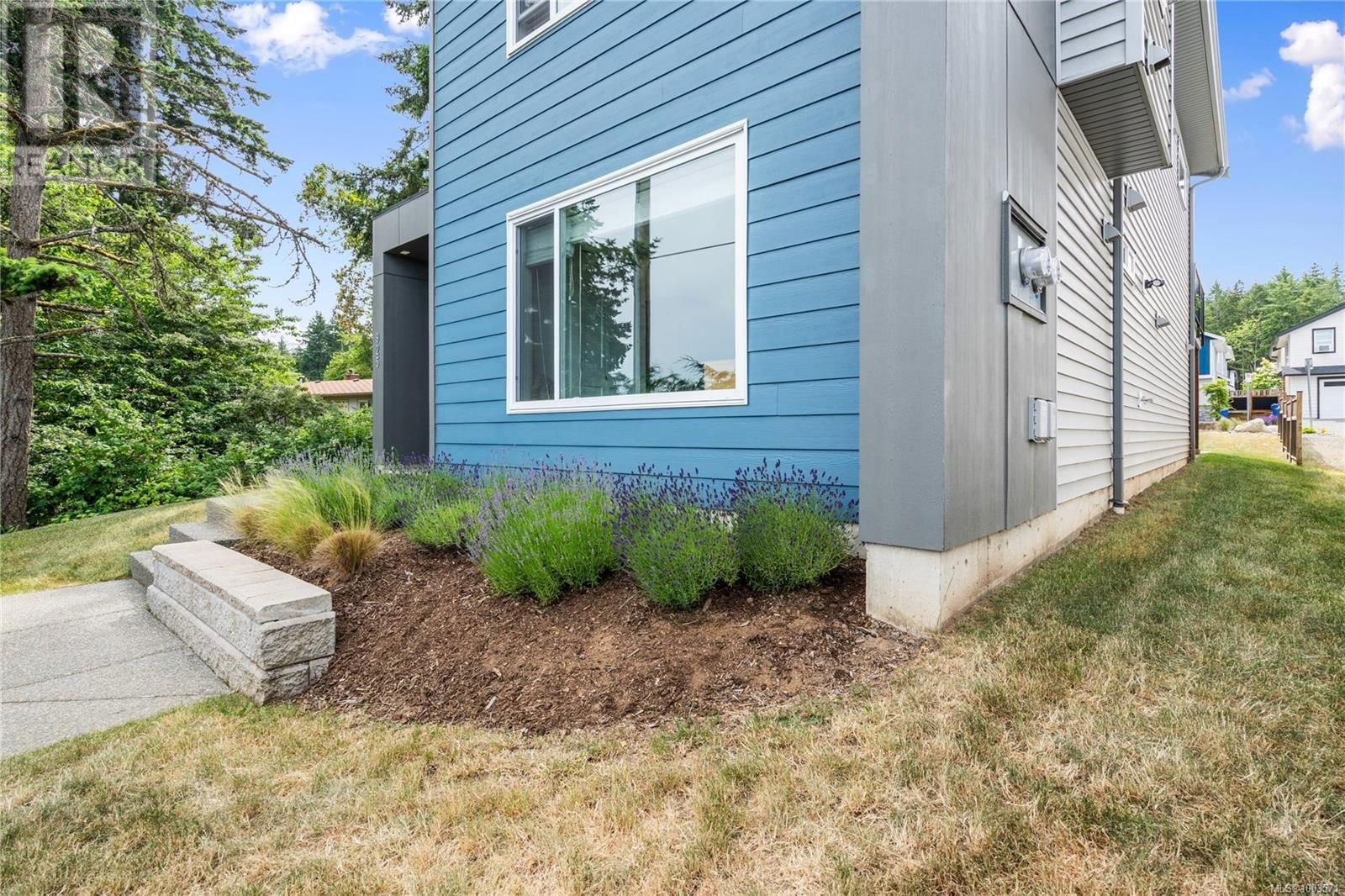 925 HOWARD AVENUE Image 54