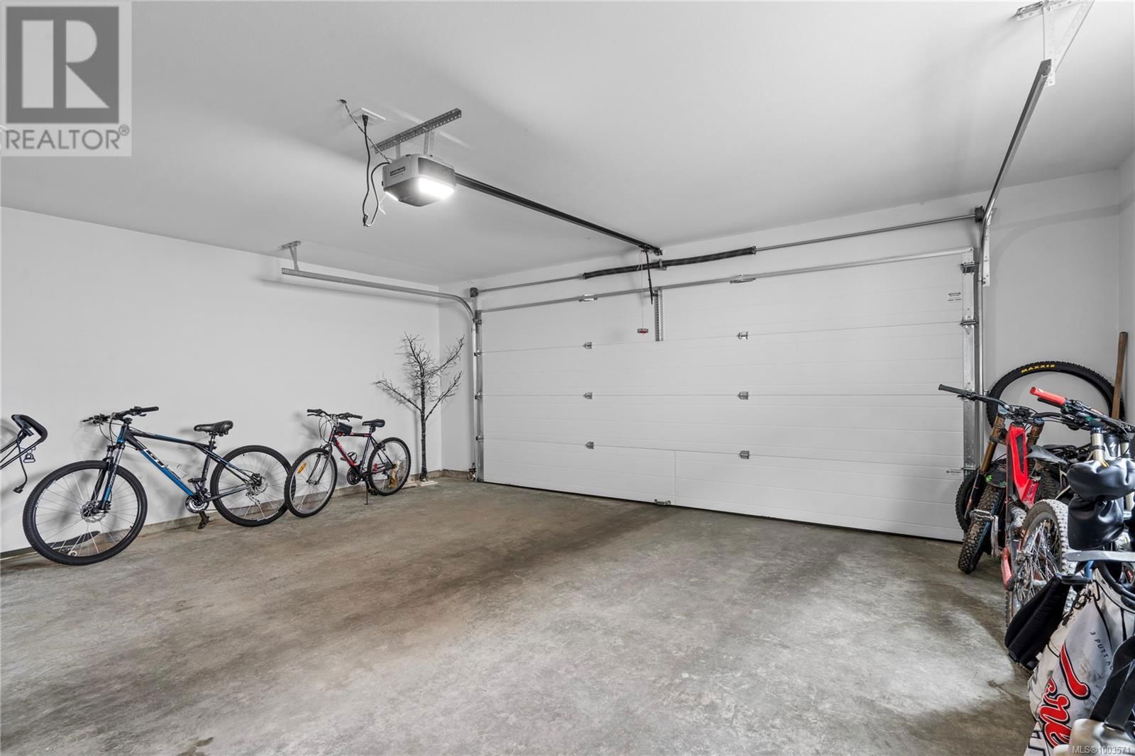925 HOWARD AVENUE Image 56