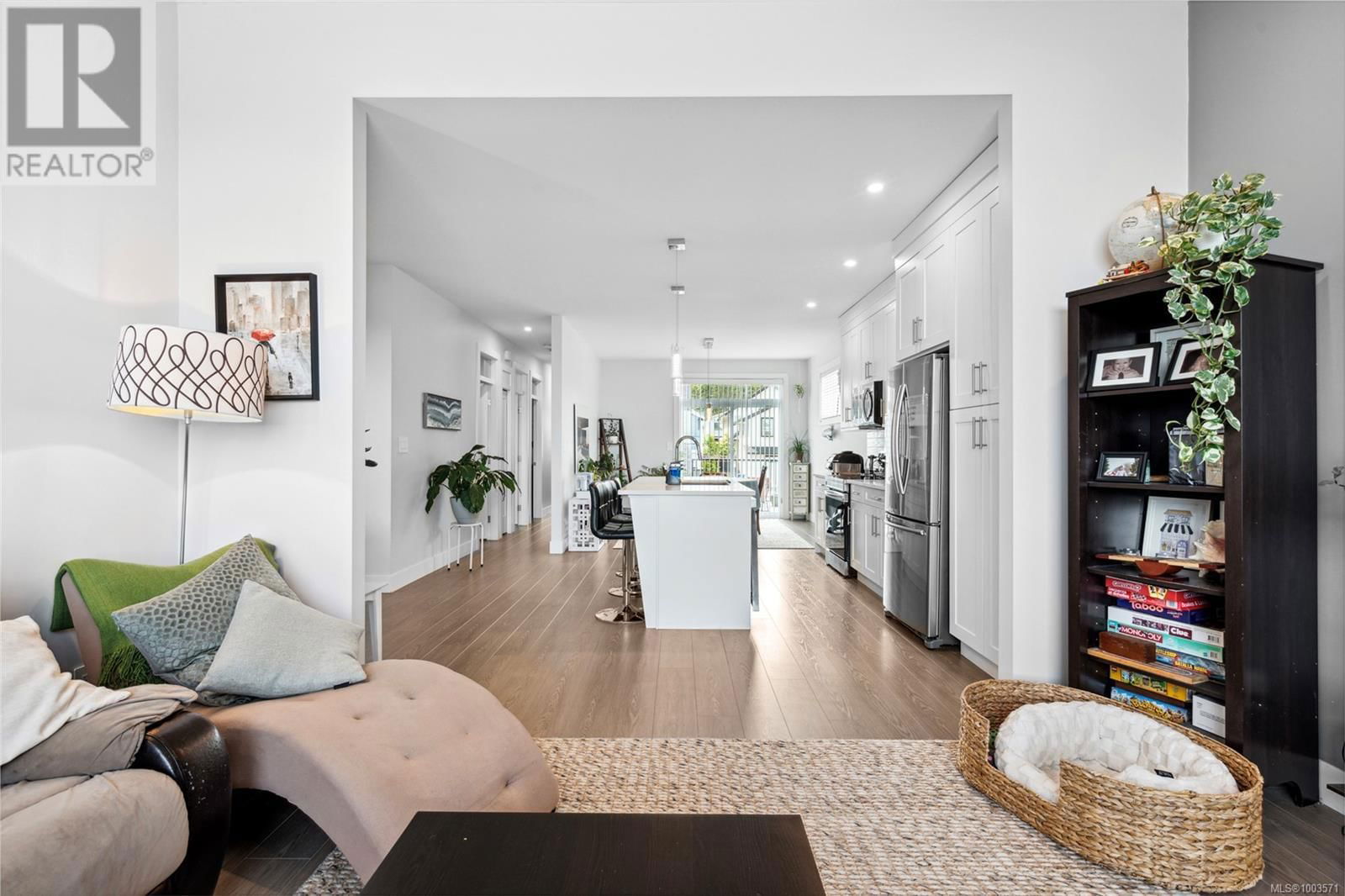 925 HOWARD AVENUE Image 7