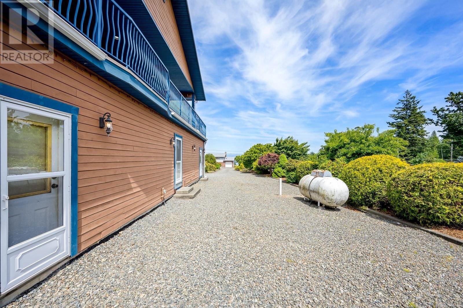 6349 EAGLES DRIVE Image 44