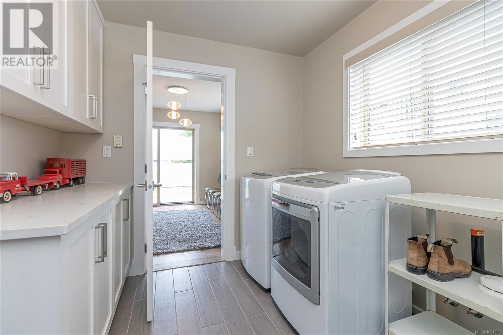 93 CILAIRE DRIVE Image 10