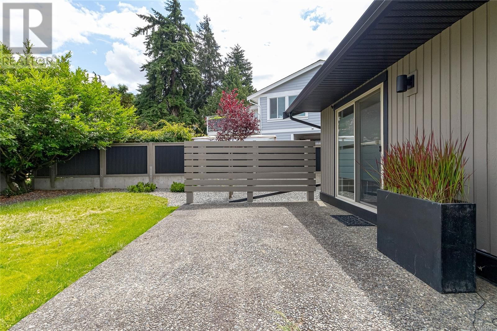 93 CILAIRE DRIVE Image 30