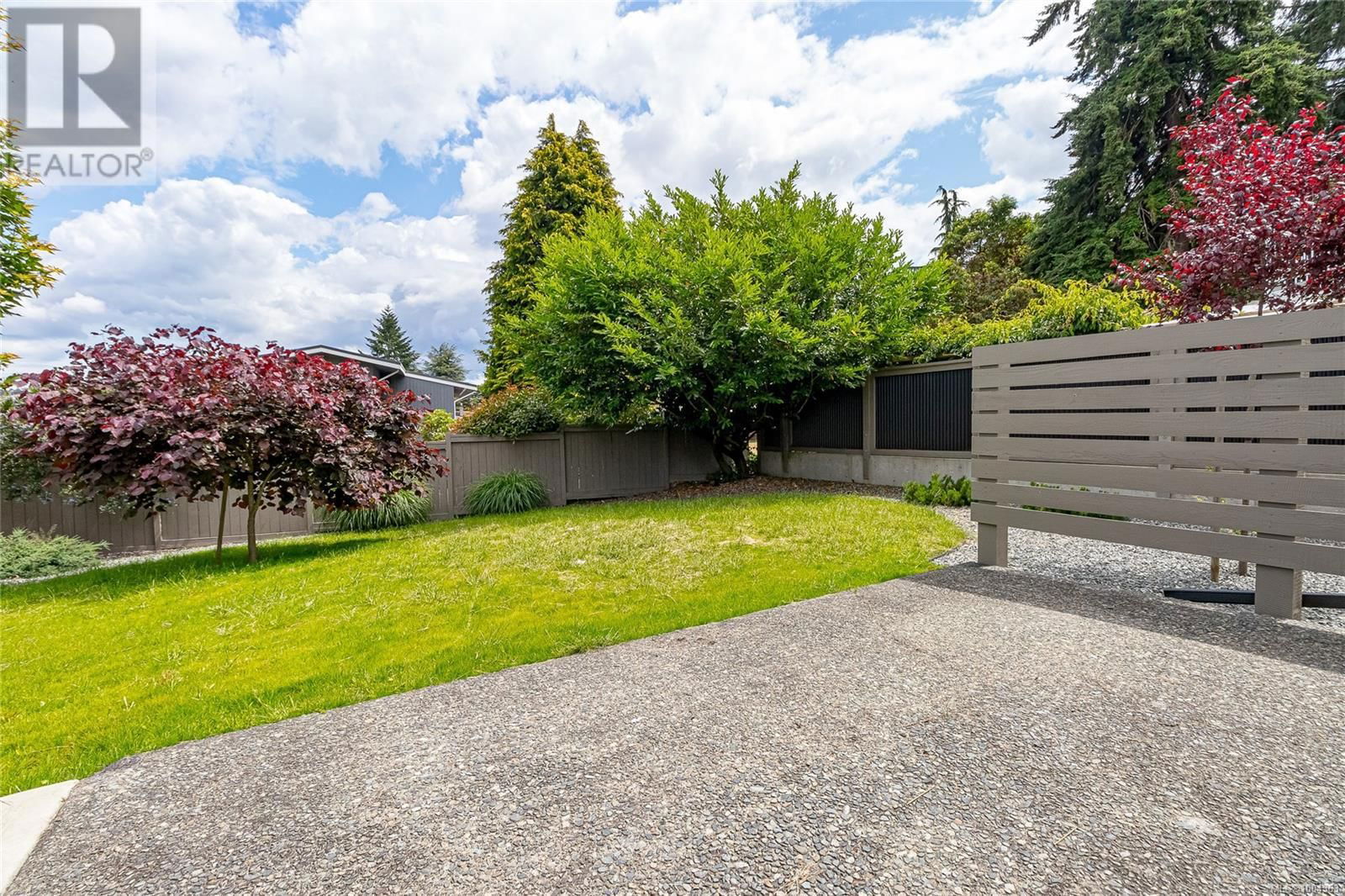 93 CILAIRE DRIVE Image 32