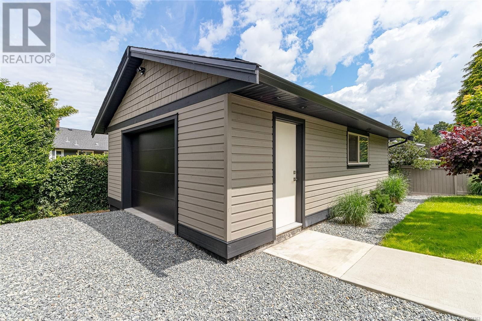 93 CILAIRE DRIVE Image 38