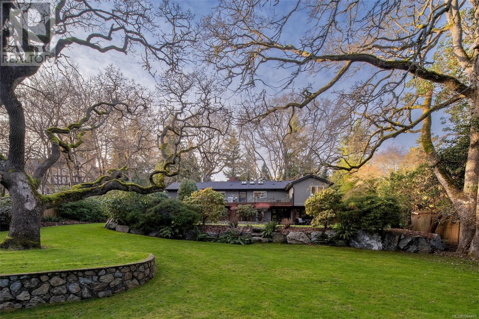 3465 CADBORO BAY ROAD Image 2